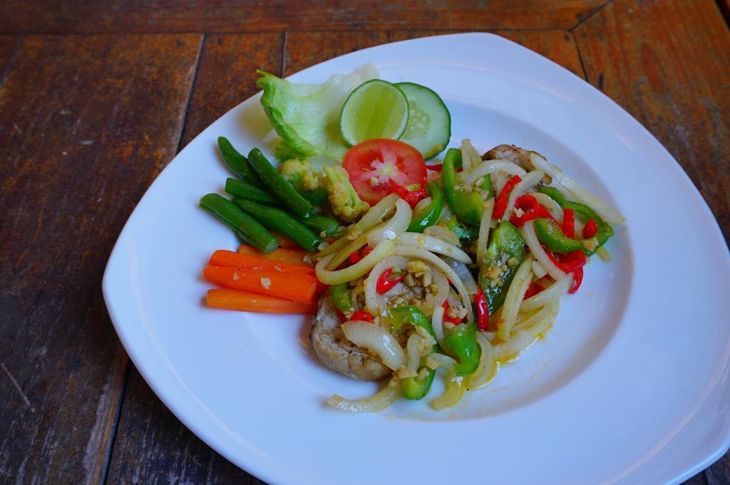 Yulia 2 Homestay Sanur Esterno foto