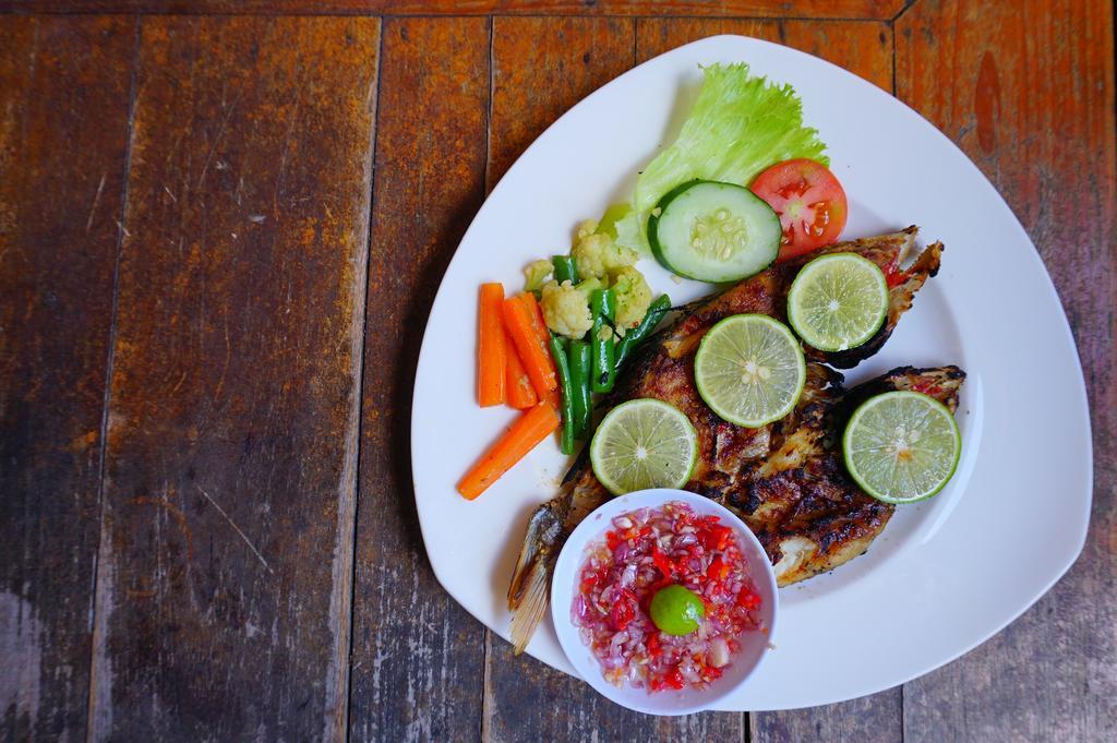 Yulia 2 Homestay Sanur Esterno foto