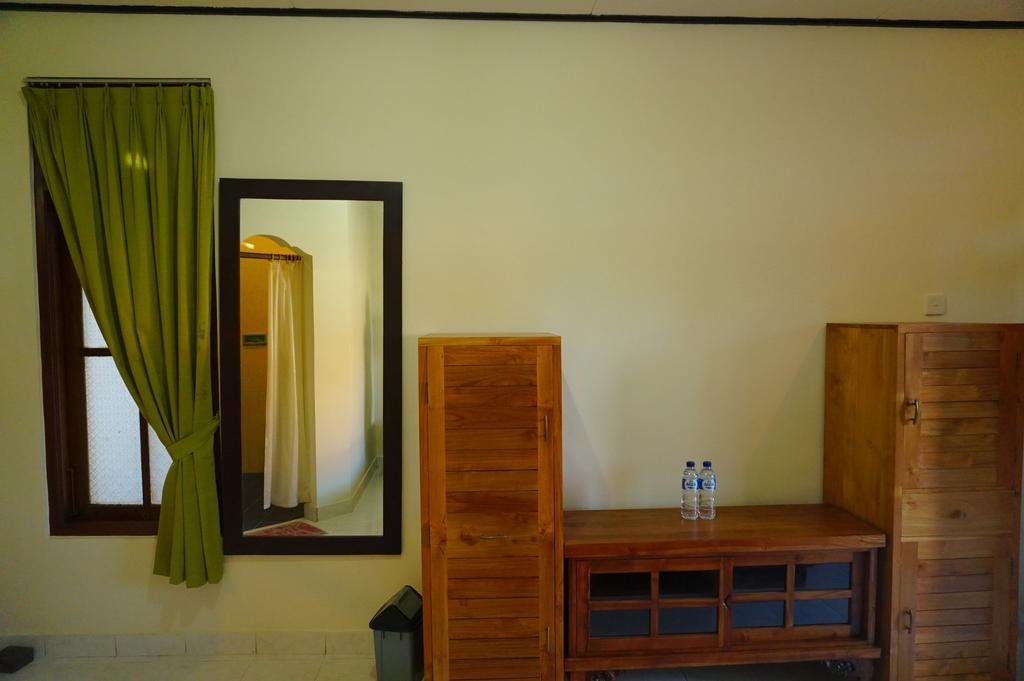 Yulia 2 Homestay Sanur Esterno foto